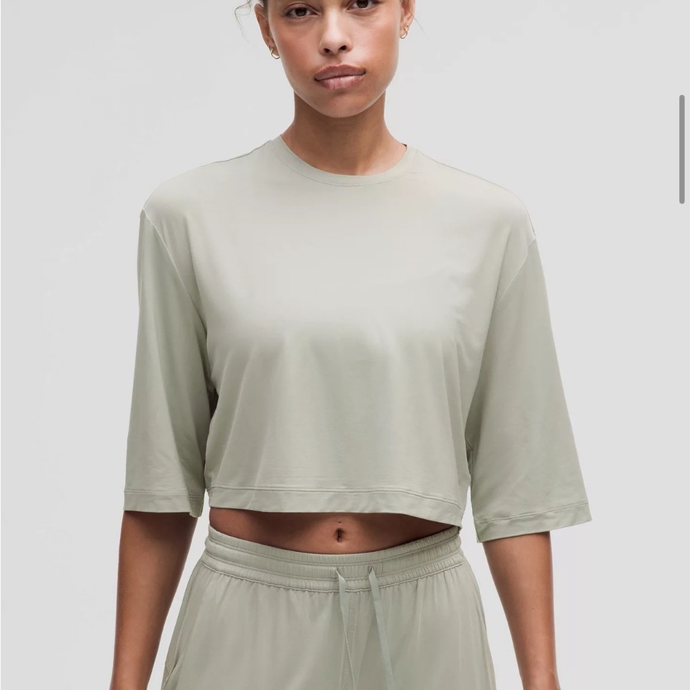 lululemon athletica Light Green Cropped Tee